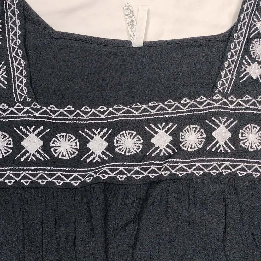 Mudd women's embroidered short sleeved top size XL - Picture 3 of 12